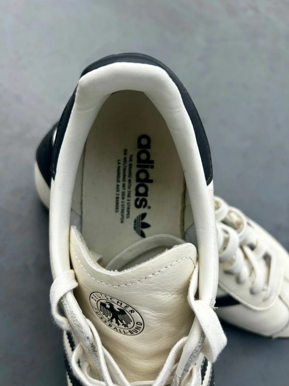 Adidas Gazelle mens leather sneaker (Germany Edition)